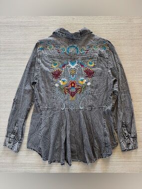 Nostalgia grey denim embroidered floral boho long sleeve button up shirt women M